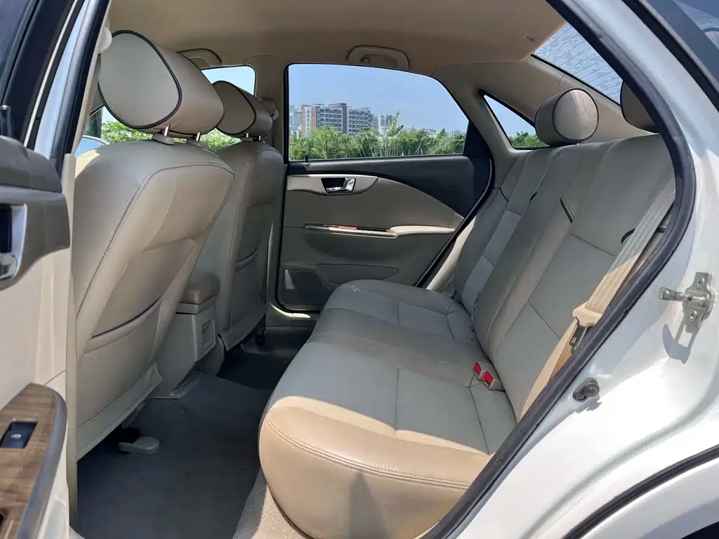 Buick Excelle 2015 — фото 6