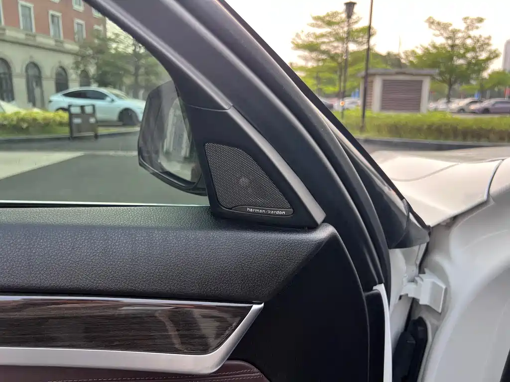 BMW 5 Series 2017 — фото 15