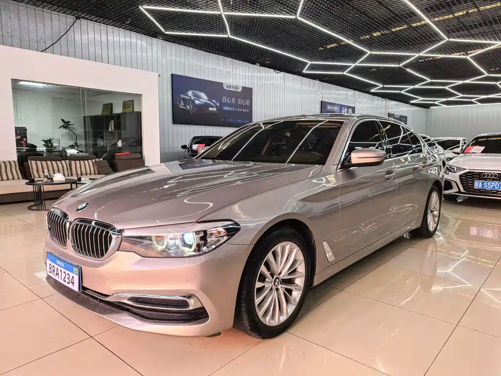 BMW 5 Series 2020 — фото 1