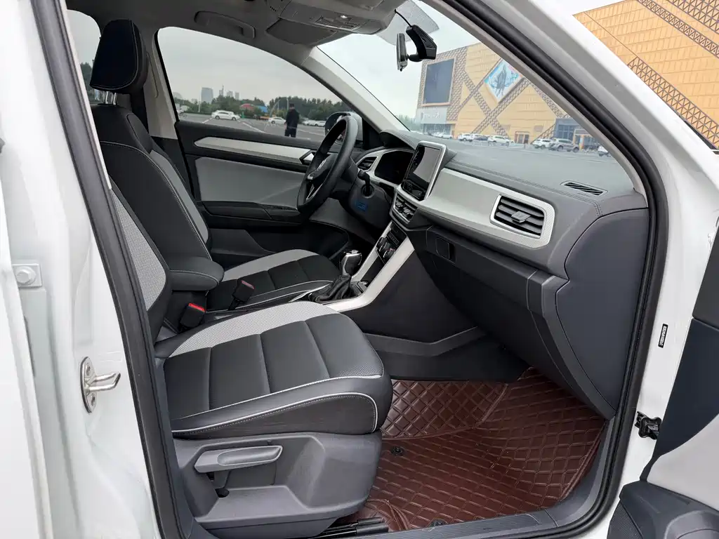 Volkswagen T-Roc 2023 — фото 14