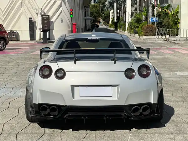 Nissan GT-R 2012