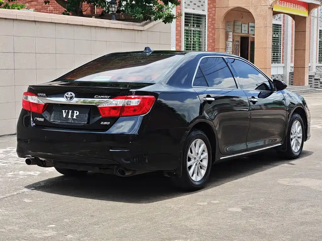 Toyota Camry 2014 — фото 7