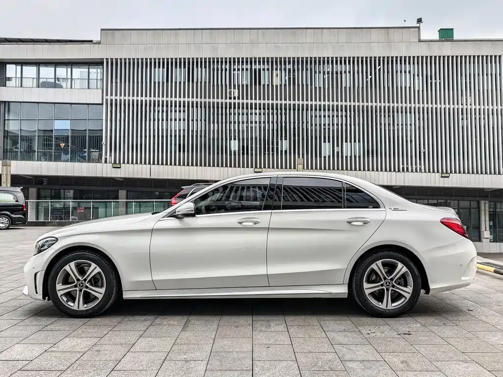 Mercedes-Benz C-Class 2020 — фото 4