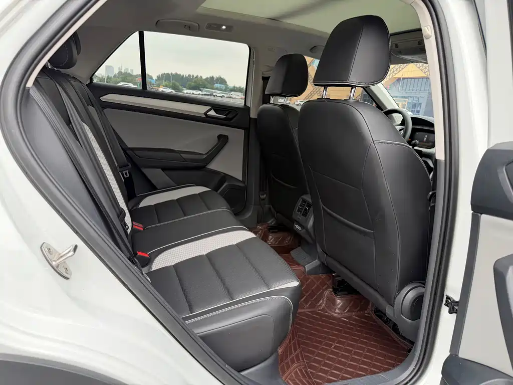 Volkswagen T-Roc 2023 — фото 15