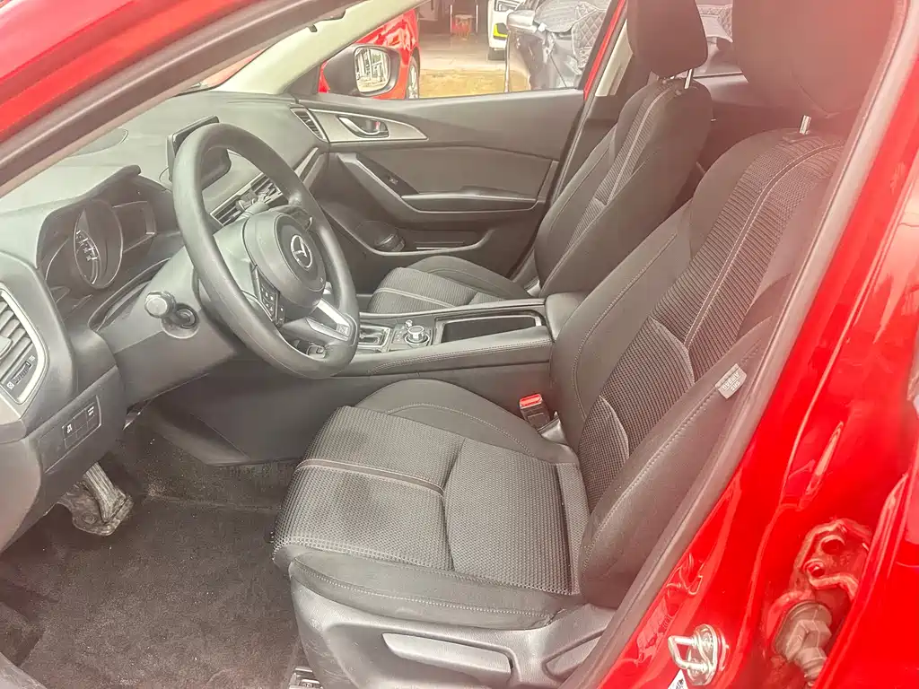 Mazda 3 Axela 2017 — фото 10