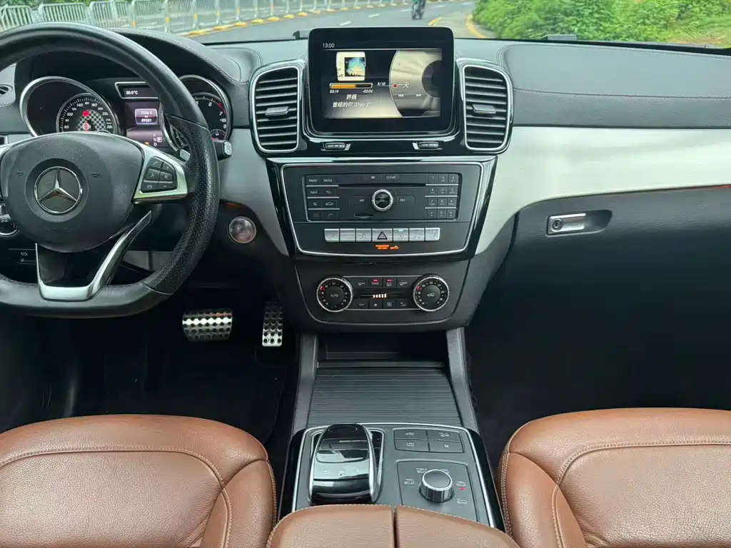 Mercedes-Benz GLE 2017 — фото 18