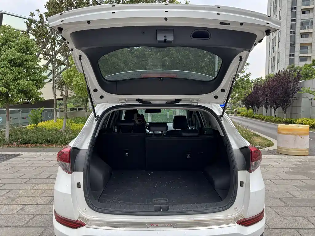 Hyundai Tucson 2016 — фото 17