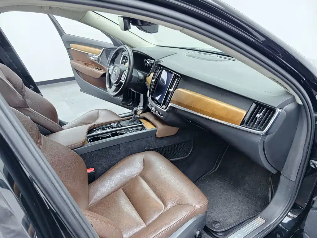 Volvo S90 2018 — фото 18