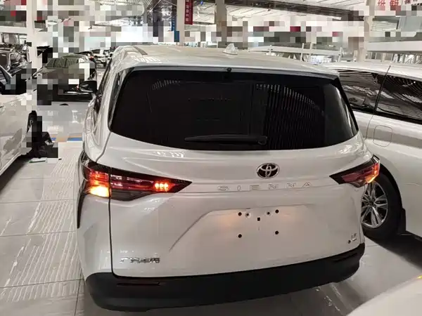 Toyota Sienna 2025