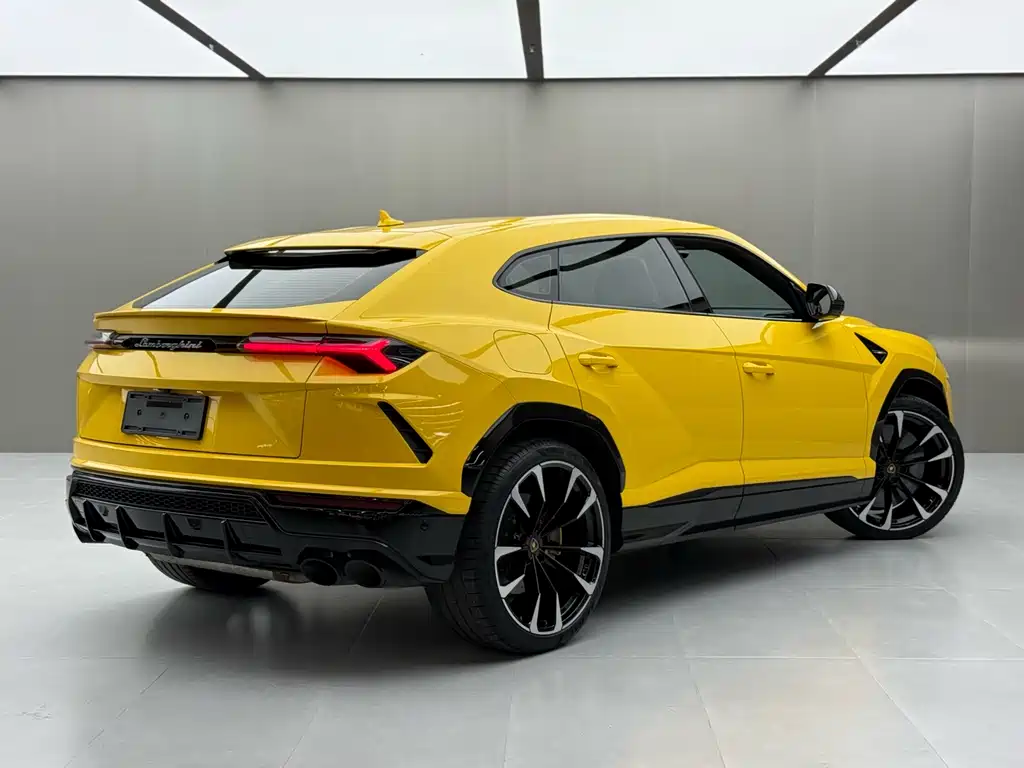 Lamborghini Urus 2023 — фото 8