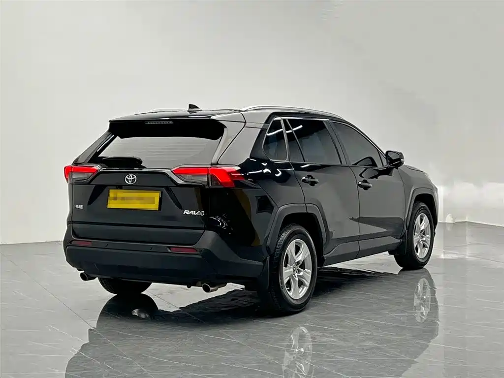 Toyota RAV4 2021 — фото 6