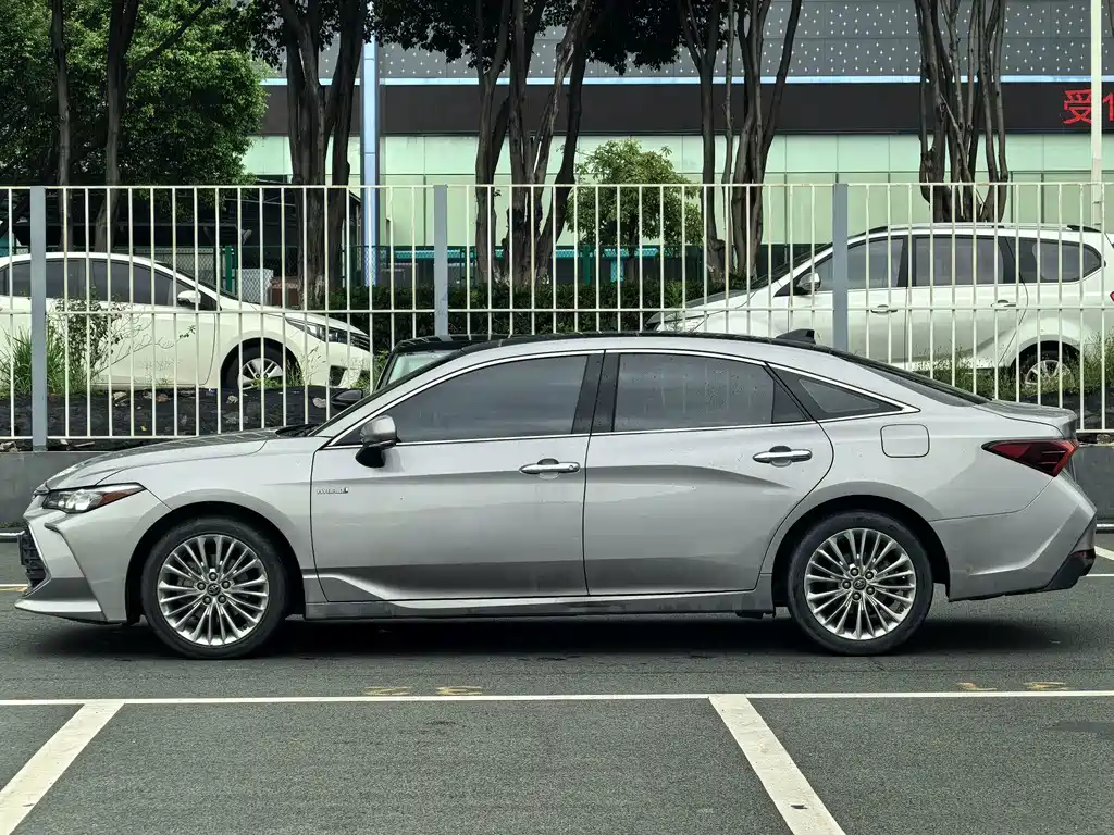 Toyota Avalon 2020 — фото 10