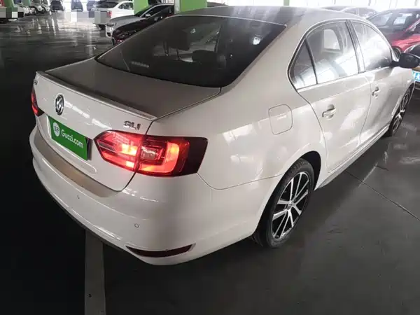 Volkswagen Sagitar 2015