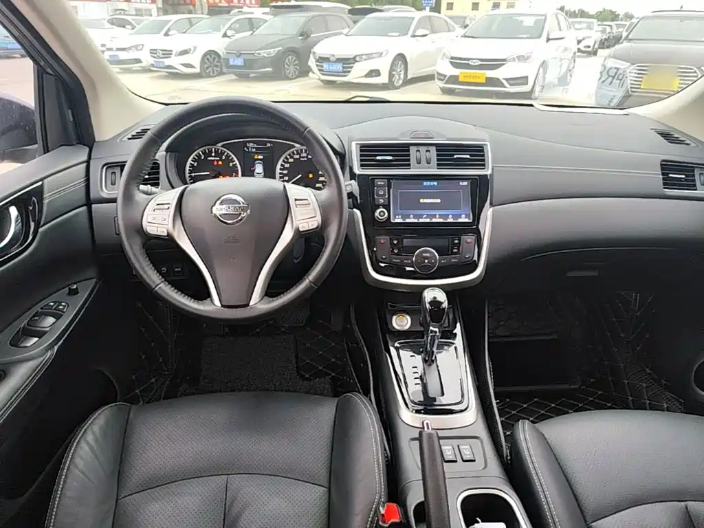 Nissan Tiida 2018 — фото 10