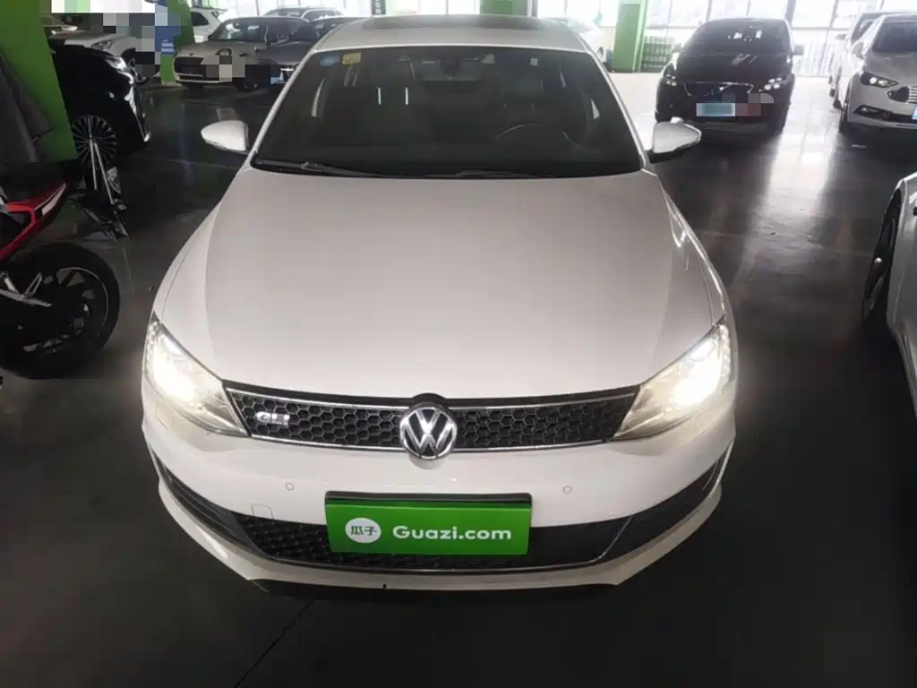 Volkswagen Sagitar 2015