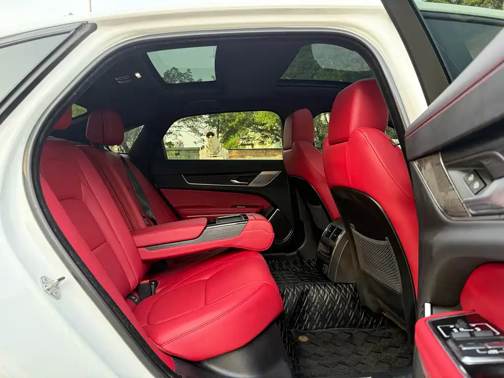 Jaguar XFL 2022 — фото 15