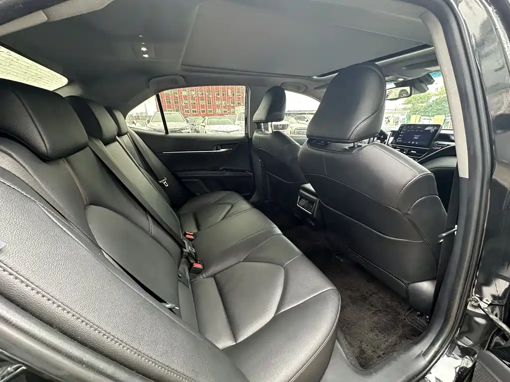 Toyota Camry 2023 — фото 11