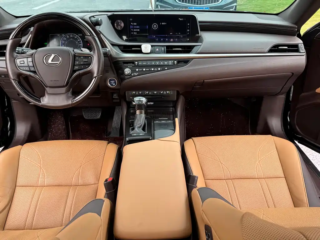 Lexus ES 2020 — фото 6