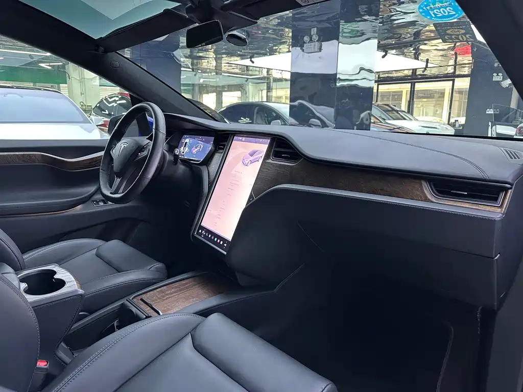 Tesla Model X 2020 — фото 10