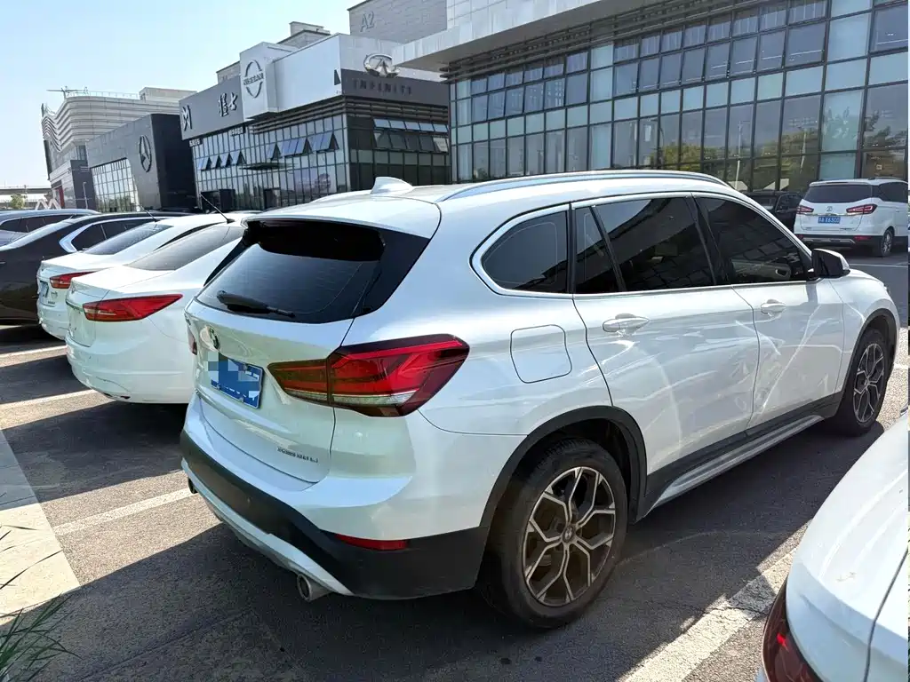BMW X1 2022 — фото 3