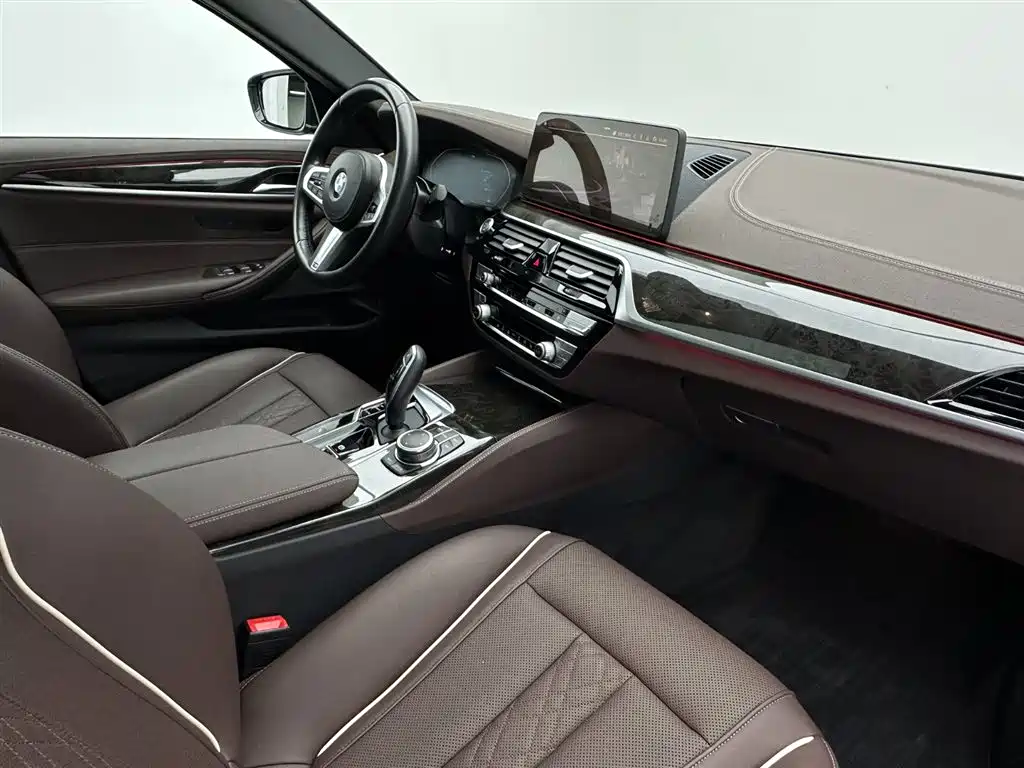 BMW 5 Series 2022 — фото 16