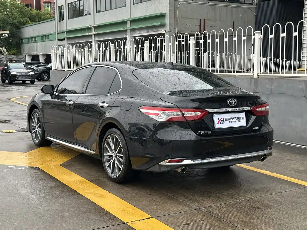 Toyota Camry 2023 — фото 4