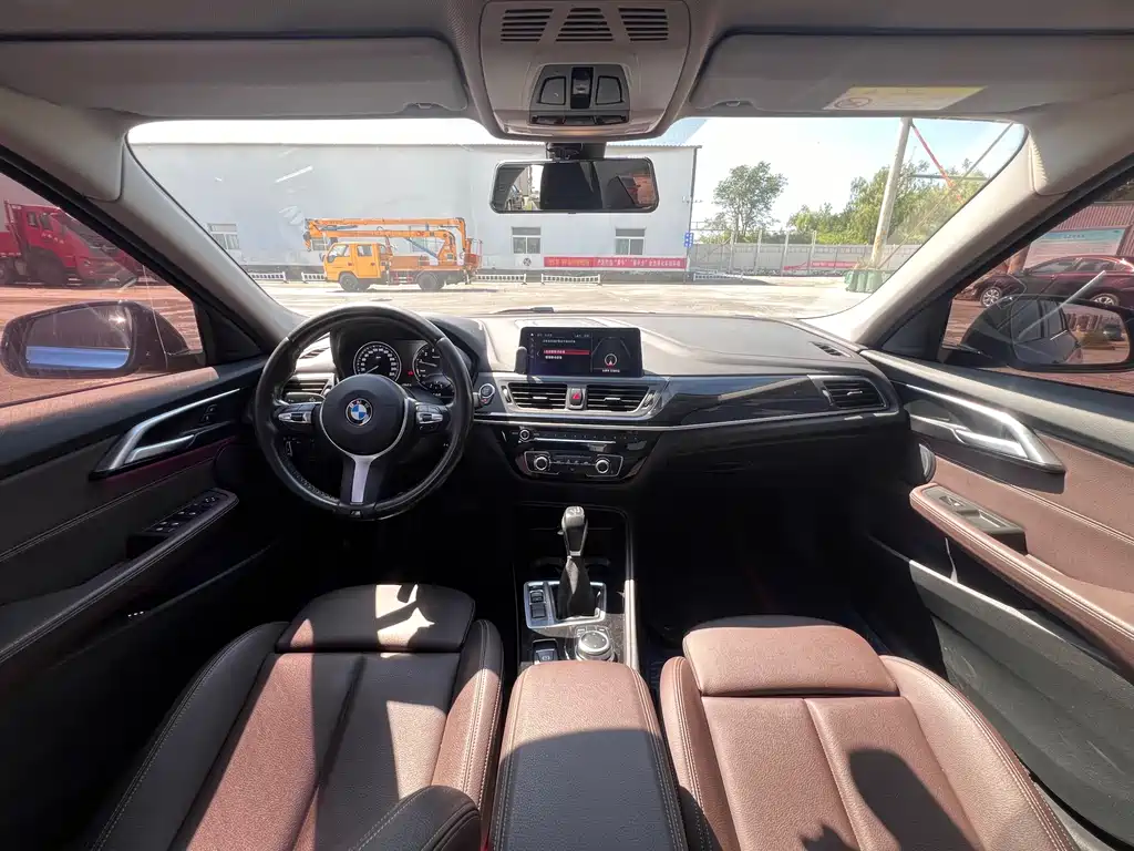 BMW 1 Series 2019 — фото 12
