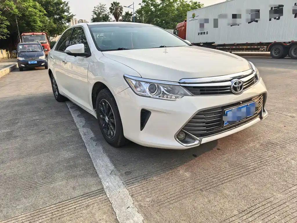 Toyota Camry 2015 — фото 3