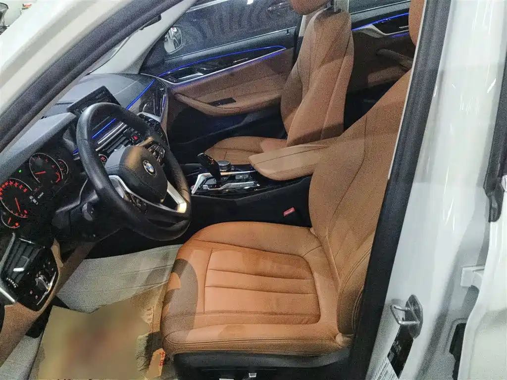 BMW 5 Series 2018 — фото 15