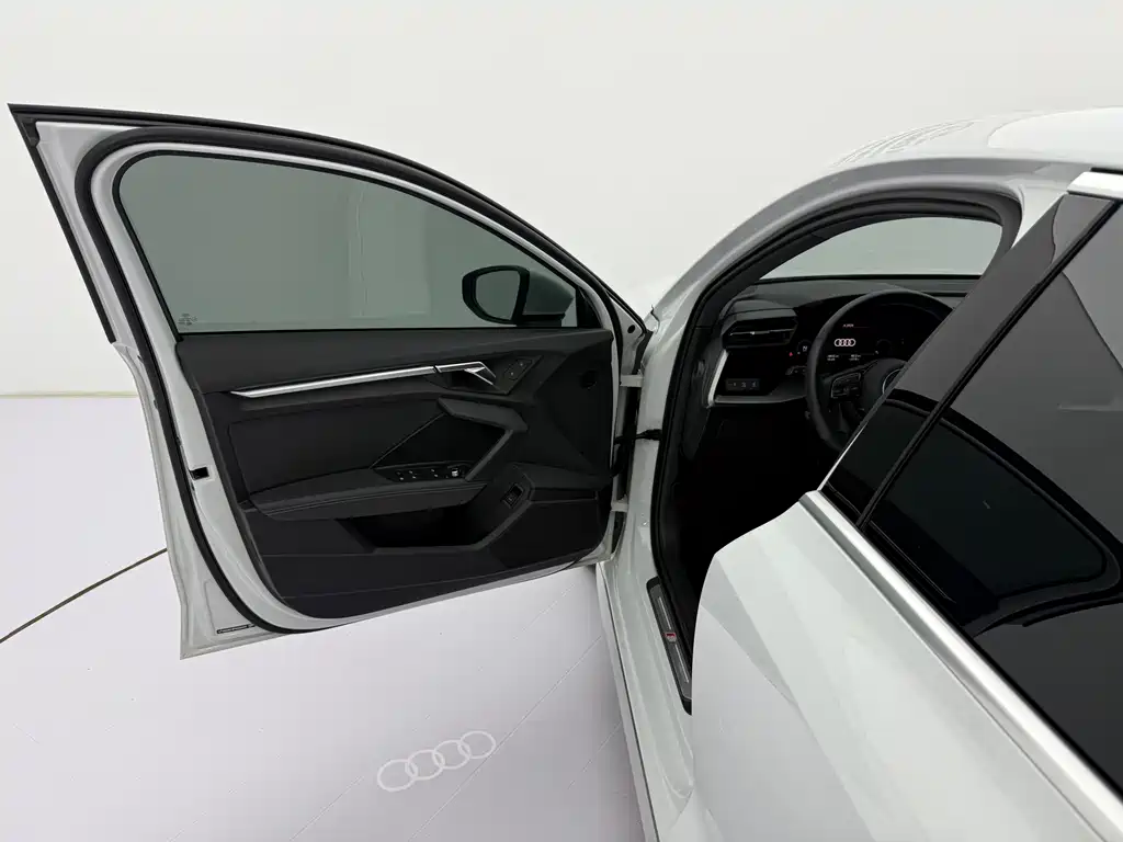Audi A3 2023 — фото 22