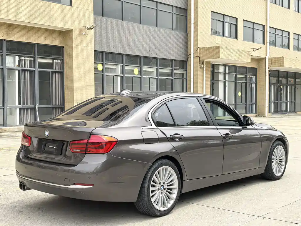 BMW 3 Series 2018 — фото 10