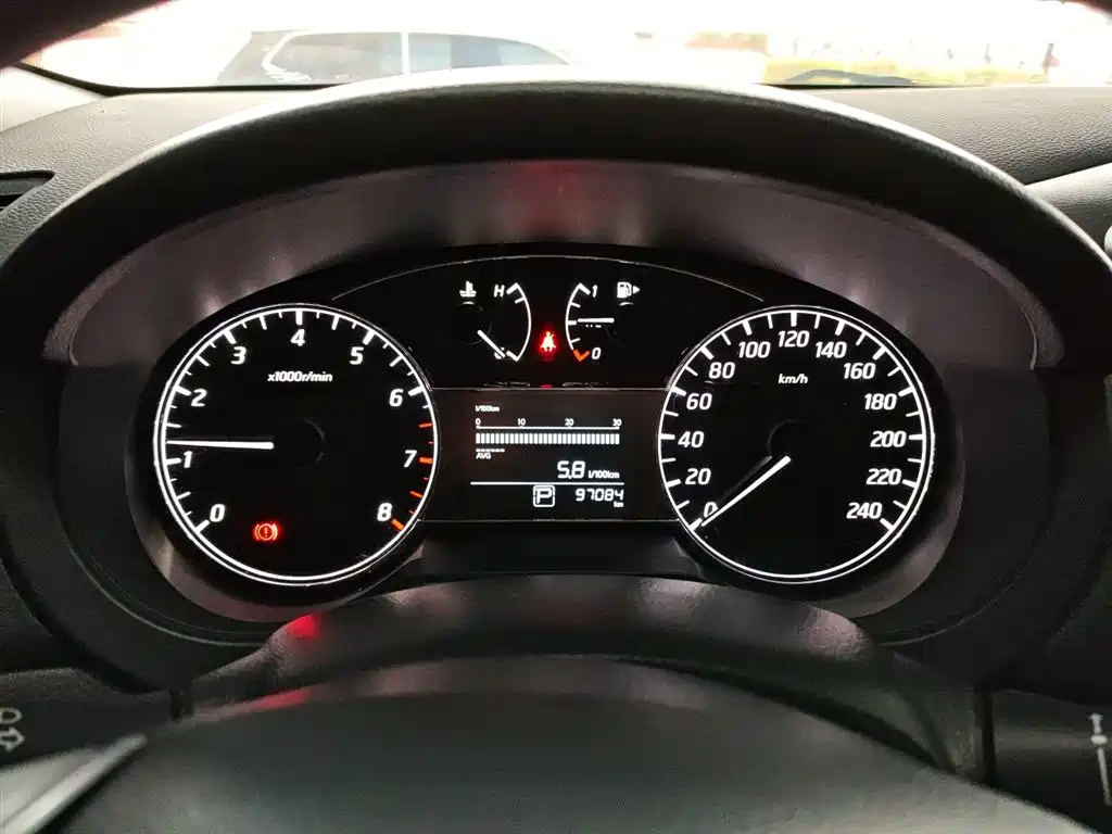Nissan Tiida 2018 — фото 8