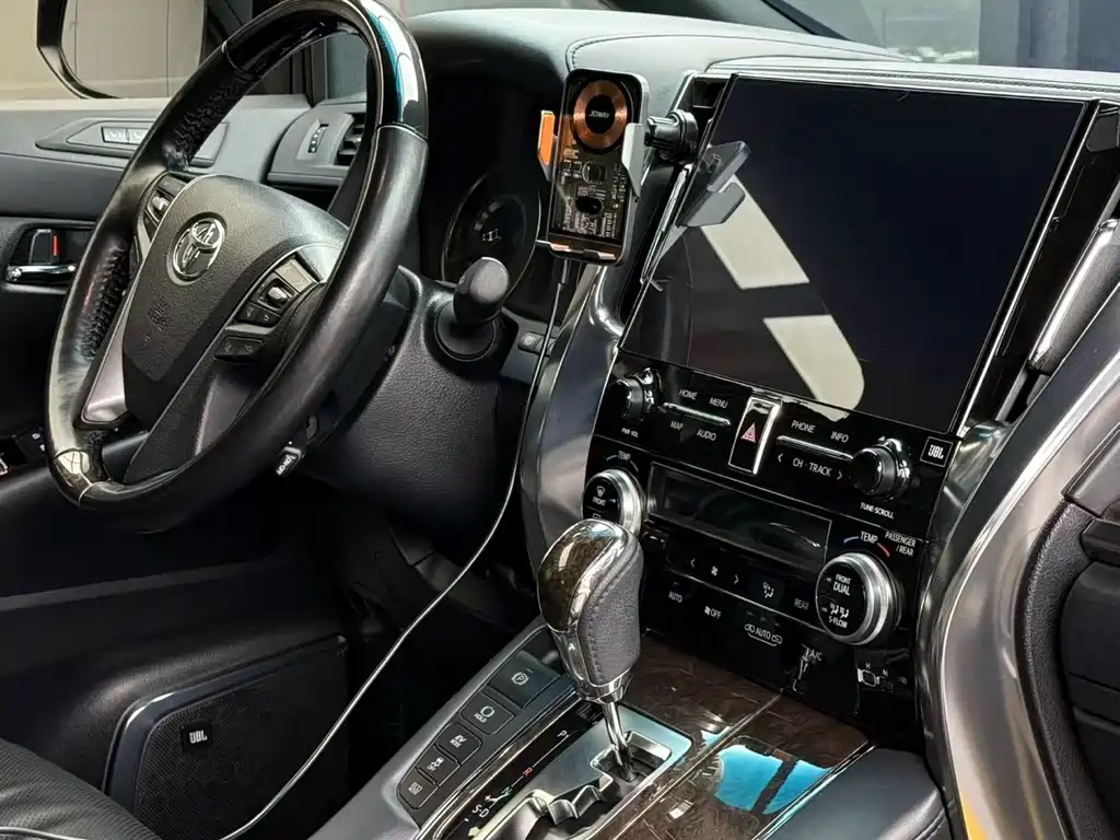 Toyota Alphard 2021 — фото 10