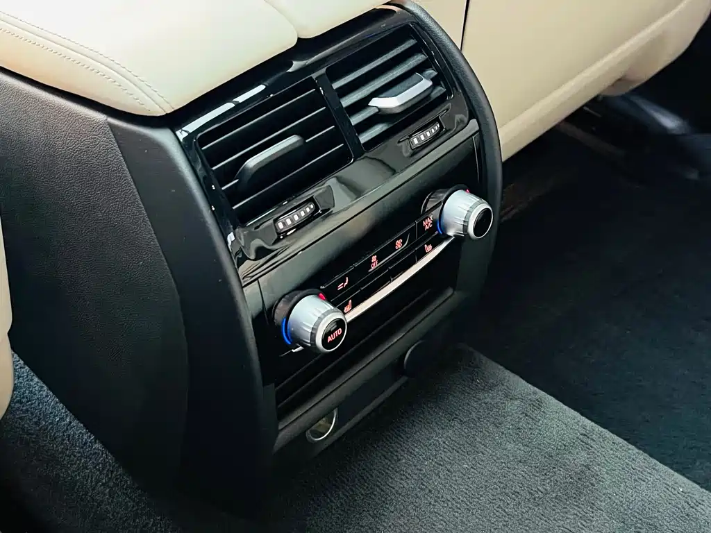 BMW 5 Series 2018 — фото 14