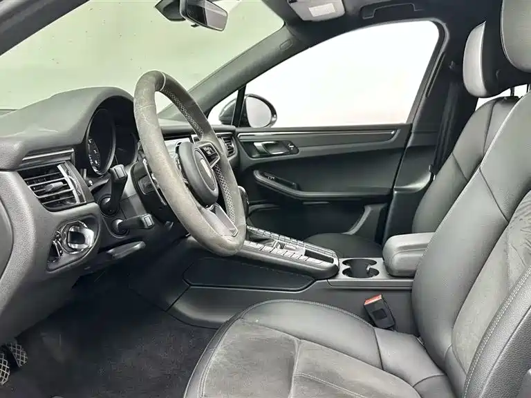 Porsche Macan 2020 — фото 17