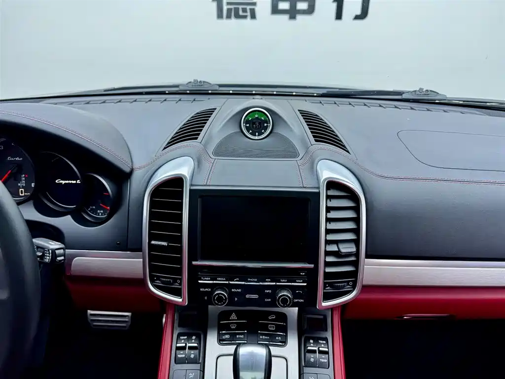 Porsche Cayenne 2016 — фото 14