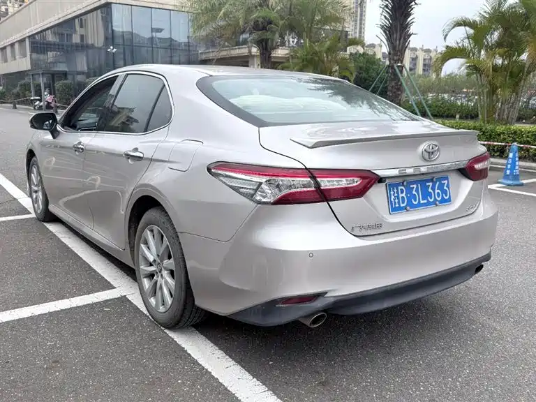 Toyota Camry 2019 — фото 4