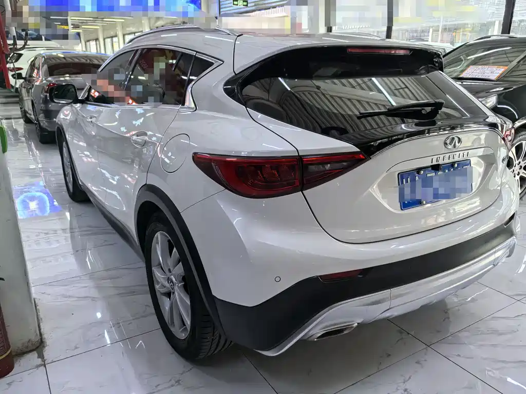 Infiniti QX30 2018 — фото 4