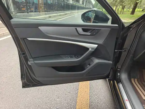 Audi A6L 2022