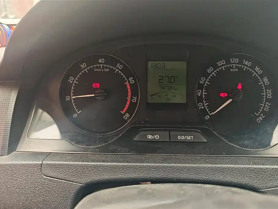 Skoda Rapid 2014 — фото 14