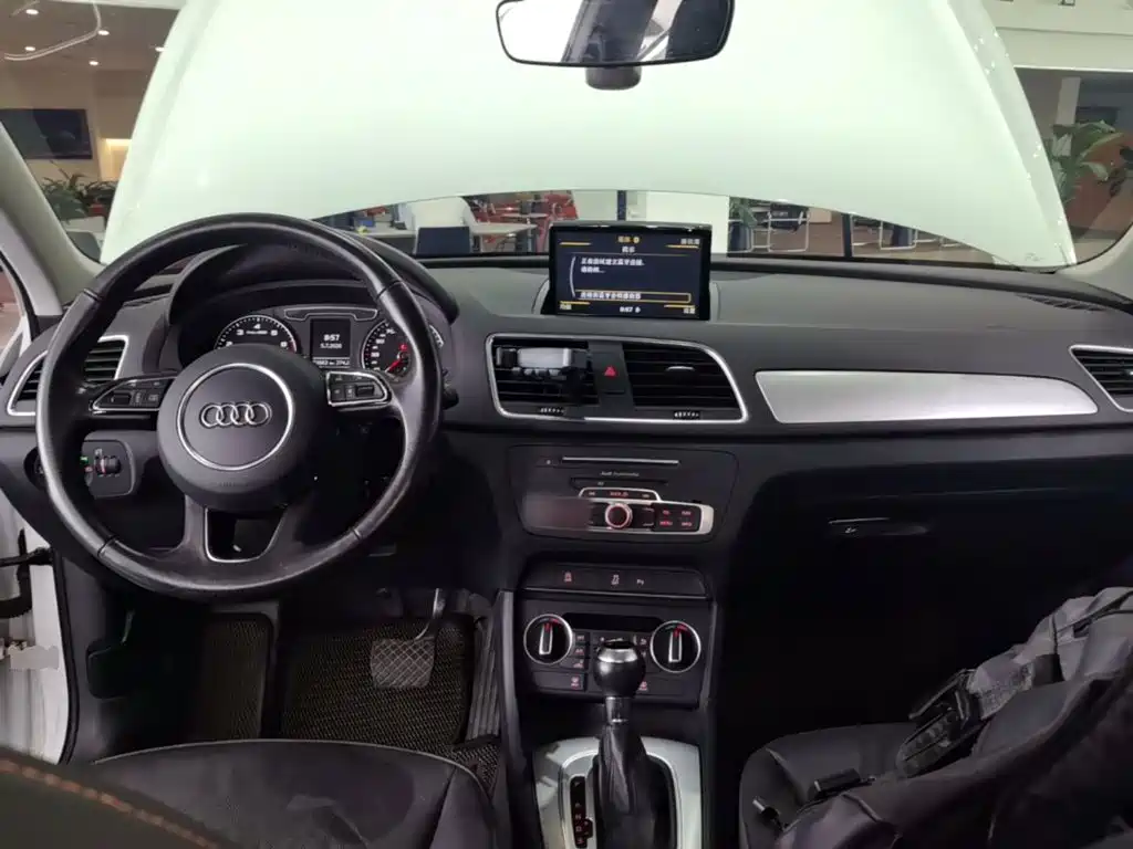 Audi Q3 2016 — фото 10