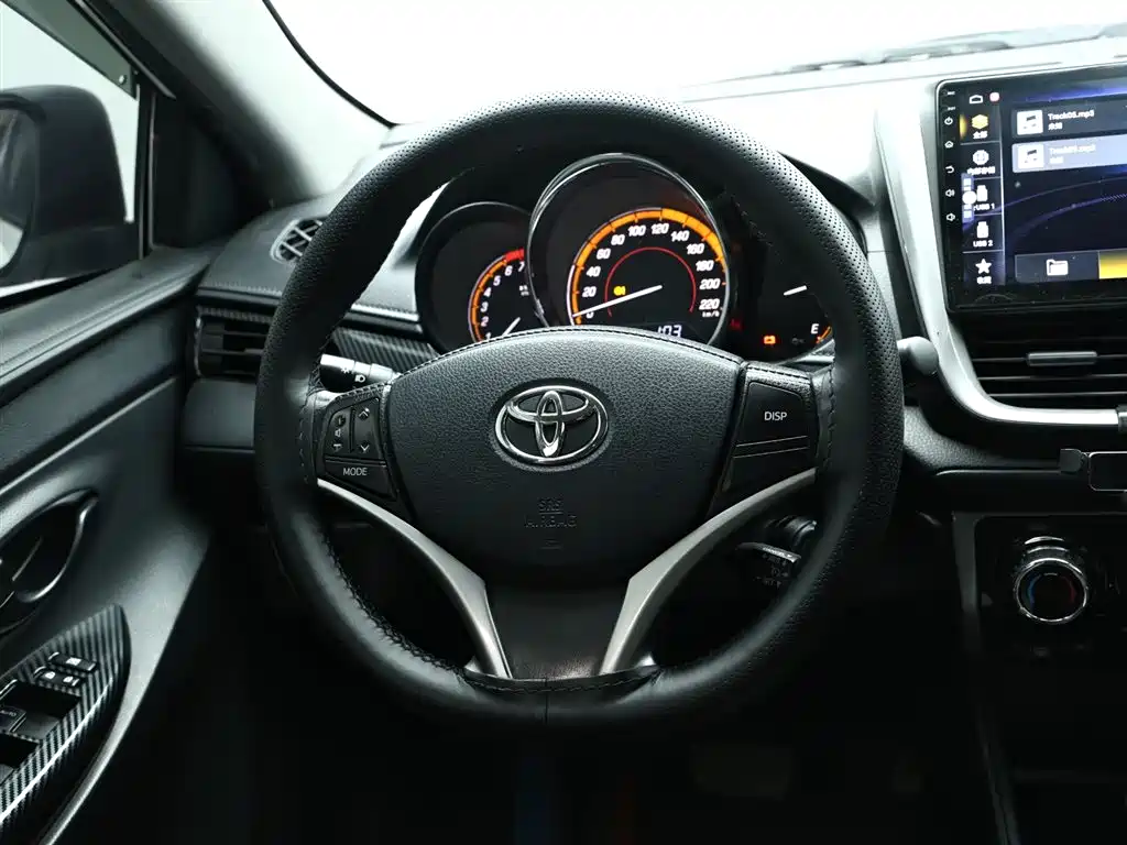 Toyota Yaris L 2023 — фото 15