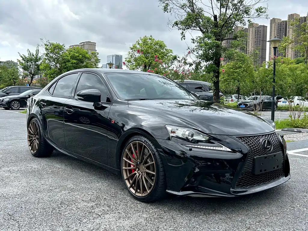 Lexus IS 2016