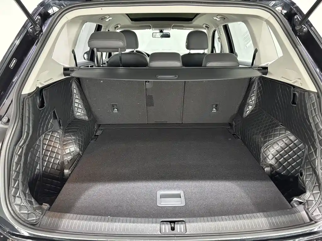 Volkswagen Tiguan L 2023 — фото 10