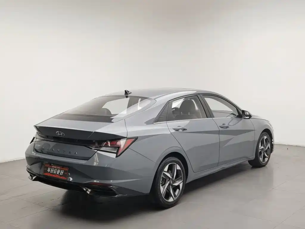 Hyundai Elantra 2022
