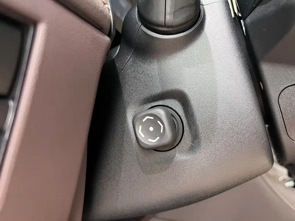 Toyota Alphard 2023 — фото 16