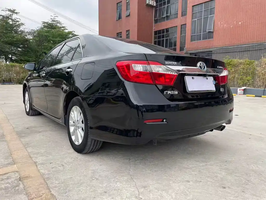 Toyota Camry 2015 — фото 8