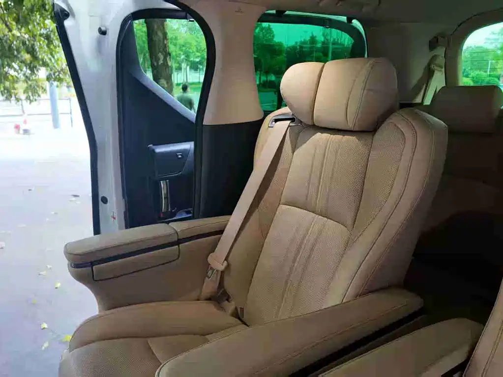 Toyota Alphard 2022 — фото 13