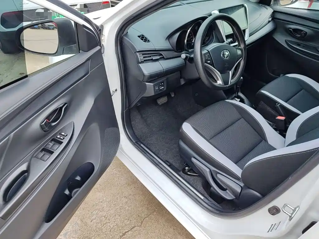Toyota Yaris L 2022 — фото 16