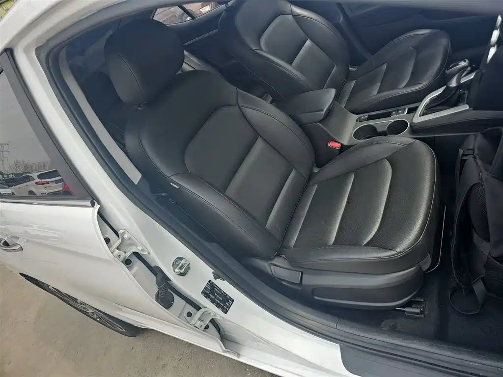 Hyundai Elantra 2019 — фото 25